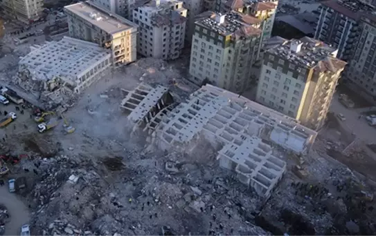 Hatay'da 269 kişiye mezar olan Rönesans Rezidans'ın müteahhidinden skandal sözler: Bina yan yattı çökmedi