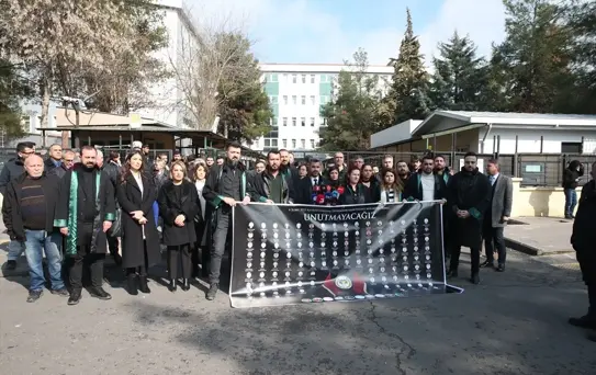 Diyarbakır'da depremde hayatını kaybeden avukatlar anıldı