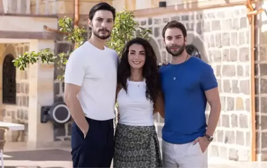 ATV'nin iddialı dizisi Safir'de peş peşe ayrılıklar yaşanıyor