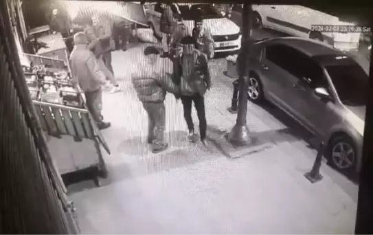 Bayrampaşa'da motosiklet sürücüleri arasında çıkan kavgada bir kişi bıçakla öldürüldü