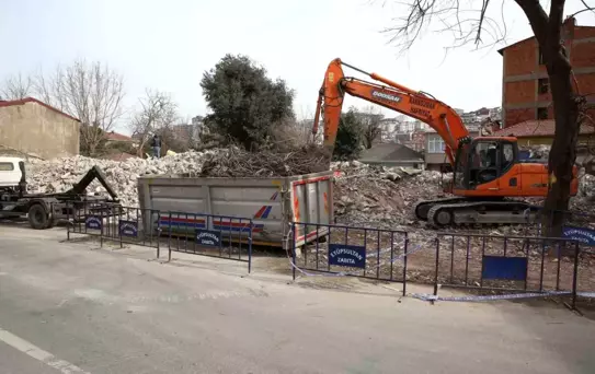 Eyüpsultan'da Haliç Hospital binasının yıkımı tamamlandı