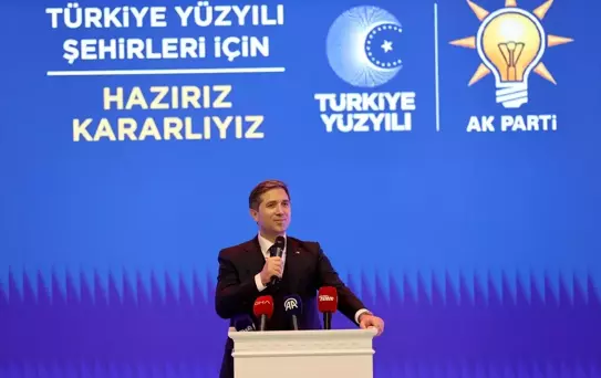AK Parti, Sivas'ta belediye başkan adaylarını tanıttı