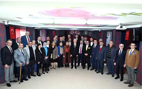 Isparta Belediye Başkanı Şükrü Başdeğirmen Meclis Üyelerine Teşekkür Plaketi Takdim Etti