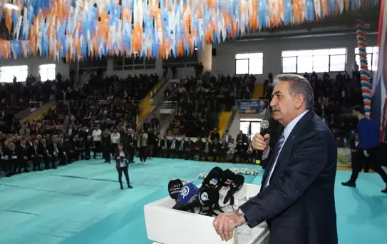 Gençlik ve Spor Bakanı Osman Aşkın Bak, 950 bin üniversiteli gence ev sahipliği yaptıklarını söyledi