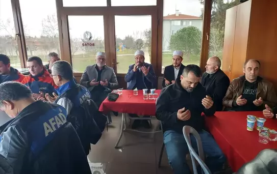 Cumhur İttifakı Kırklareli Belediye Başkan adayı Derya Bulut, müteahhitler ile bir araya geldi