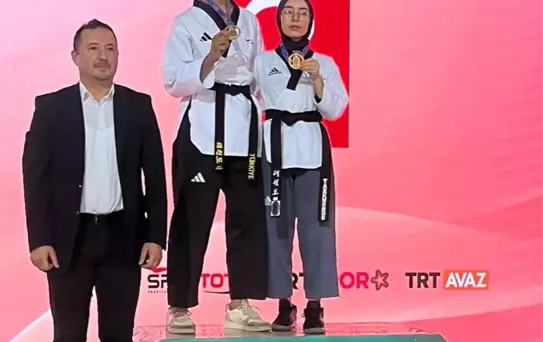 Antalya'da düzenlenen Türkiye Açık Taekwondo Turnuvası'nda Dalamanlı sporcu Mustafa Kıvanç Aksoy şampiyon oldu