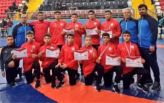 Denizli Sporcuları Okul Sporları Güreş Grup Yarışmalarında Şampiyon Oldu