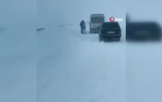 Palandöken geçidinde mahsur kaldılar