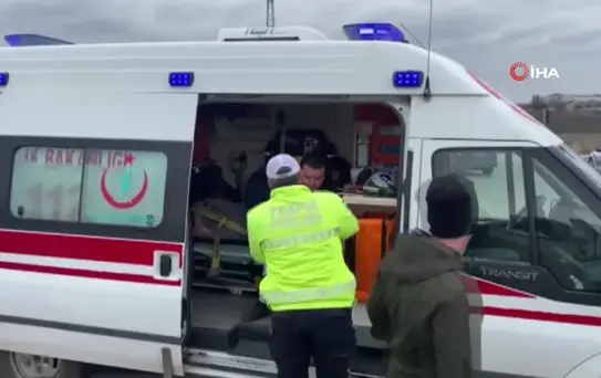 Uzunköprü'de 2 otomobil çarpıştı: 4 yaralı