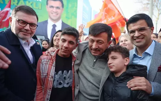 AK Parti İzmir Büyükşehir Belediye Başkan adayı Hamza Dağ, su tarifelerinde indirim yapılması gerektiğini belirtti
