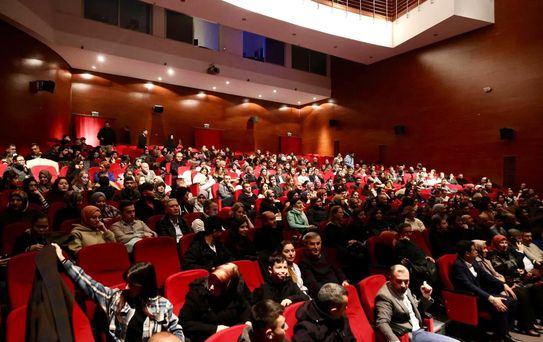 Bilecik Valisi Şefik Aygöl, 'Binbir Gece Masalları' isimli tiyatro oyununun sözünü yerine getirdi
