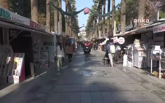 İzmir Alsancak Sevgi Yolu'nda Kitapçılar Ekonomik Krize Direniyor