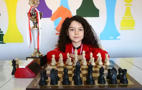 Tekirdağ'da 6 yaşındaki Kumsal İşlek, satrançta Türkiye üçüncülüğü kazandı