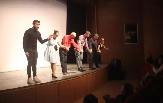 Mersin'de 'Altı Üstü Komedi' tiyatro oyunu sahnelendi