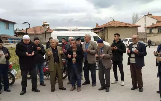 Kütahya'dan Umre'ye Dua ve Gözyaşlarıyla Uğurlama