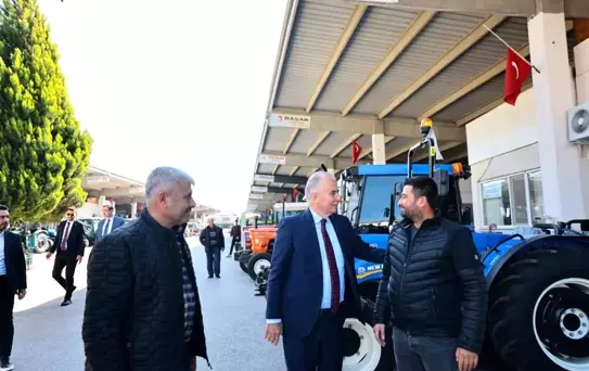 Başkan Osman Zolan, Türkiye'nin İlk Traktör Galericileri Sitesi'ni Ziyaret Etti