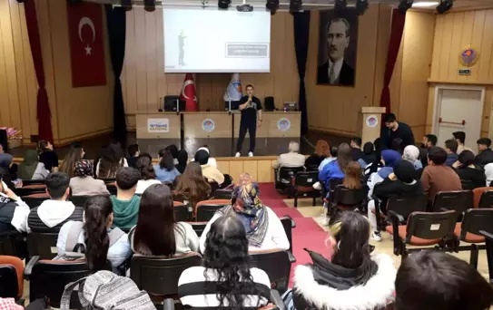 Mersin'de Üniversite Sınavına Hazırlanan Öğrencilere Meslek Tanıtım Günleri Düzenlendi