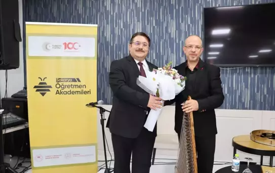 Sakarya'da Öğretmen Akademileri projesi kapsamında Göksel Baktagir öğretmenlerle buluştu