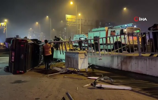 Otomobille çarpışan pikap 30 metre savruldu: 3 yaralı