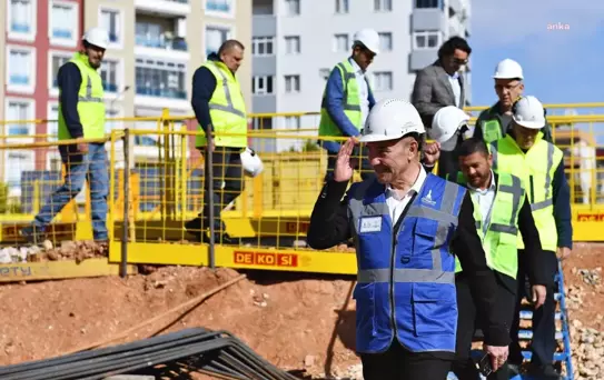 İzmir Büyükşehir Belediyesi Buca Metrosu'nda Çalışmaları İnceledi