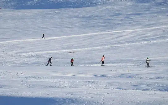 Ağrı'da Yetenekleri Keşfedilen Sporcular Karlı Dağlarda Antrenman Yapıyor