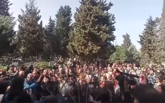 Berkin Elvan'ın ölümünün 10. yılında mezarı başında anma