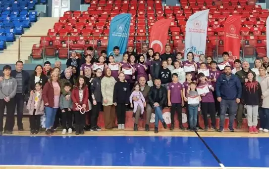 Düzce'de Okul Sporları Yıldızlar Taekwondo Müsabakaları Tamamlandı