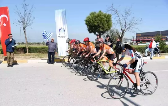 Yunusemre Belediyesi Ev Sahipliğinde Bölgesel Bisiklet Yol Yarışı Düzenlendi