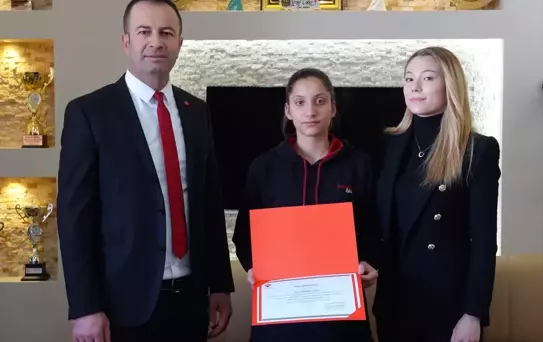 Göle Bedirhan Bey Anadolu İmam Hatip Lisesi Öğrencisi Didem Yılmaz Türkiye Finaline Katılacak