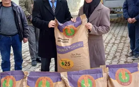 Afyonkarahisar Hocalar ilçesinde çiftçilere devlet destekli korunga tohumu dağıtıldı