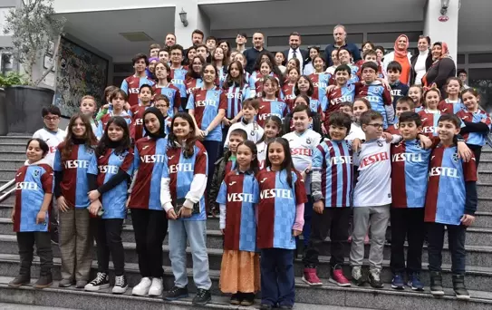 Trabzonspor Yöneticisi Birhan Emre Yazıcı, Faruk Başaran Bilim ve Sanat Merkezi'nde Öğrencilerle Buluştu