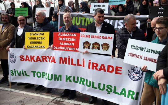 Sakarya'da Hekimler ve Sağlık Çalışanları İsrail'in Gazze Saldırılarını Protesto Etti