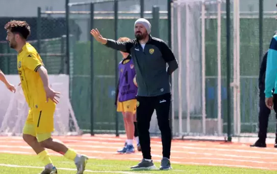 Aliağa FK, Tarsus İdman Yurdu'nu 10-1 gibi farklı bir skorla mağlup etti