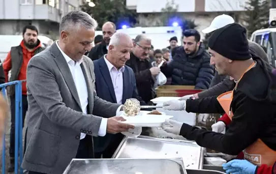 Muratpaşa Belediyesi Dutlubahçe Mahallesi'nde iftar düzenledi