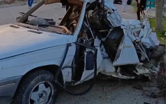 Isparta'da kamyonla otomobil çarpışması: 1 kişi yaralandı