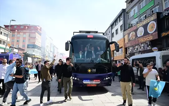 Meral Akşener Sultanbeyli ve Tuzla'da esnafı ziyaret etti