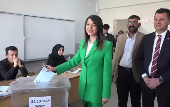 CHP Aksaray Belediye Başkan Adayı Pelinsu Yıldırım Demir Oyunu Kullandı