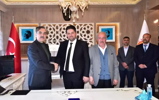Ahlat Belediye Başkanlığı görevi devredildi