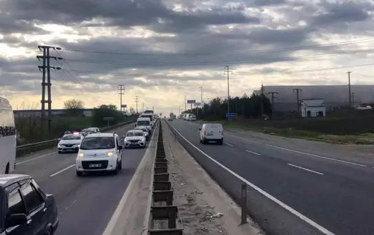 Tekirdağ Ergene'de işçi servis minibüsü ile askerleri taşıyan minibüsün karıştığı kazada 24 kişi yaralandı