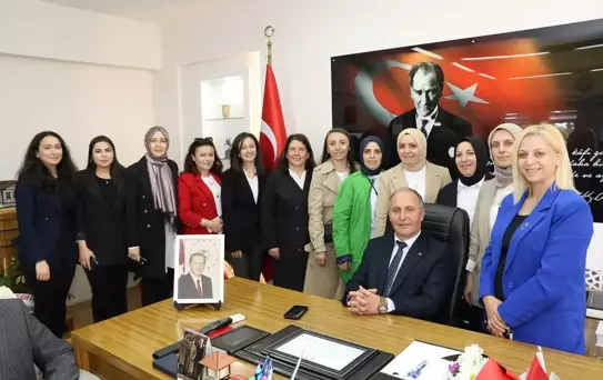 AK Parti'den Arhavi Belediye Başkanı seçilen Turgay Ataselim görevi devraldı