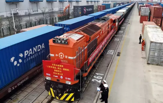 Çin'den Rusya'ya Yük Treni Hareket Etti