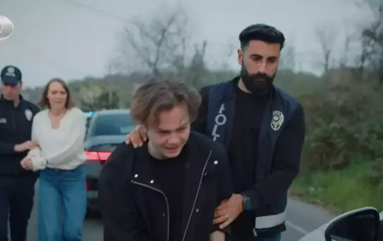 Taş Kağıt Makas dizisine damga vuran Eylem Tok göndermesi