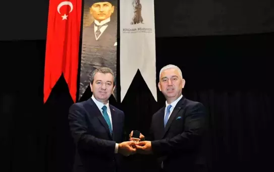Bergama Belediye Başkanı Dr. Tanju Çelik Göreve Başladı