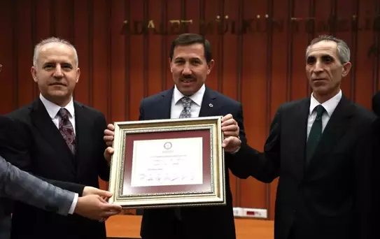 Karatay Belediye Başkanı Hasan Kılca Mazbatasını Aldı