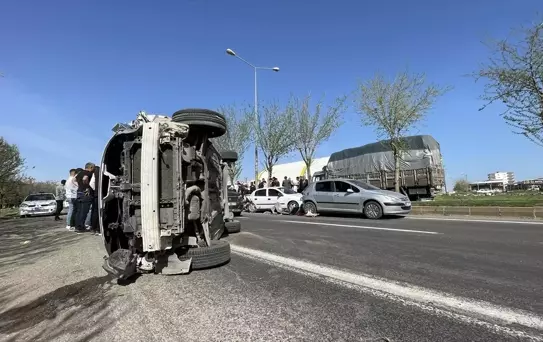 Şanlıurfa'nın Siverek ilçesinde 3 ayrı kazada 1 çocuk hayatını kaybetti, 3 kişi yaralandı