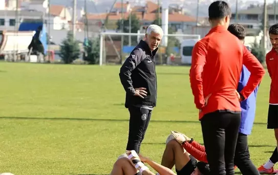 Eskişehirspor, Teknik Direktör Önder Karaveli ile Yollarını Ayırdı