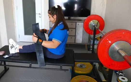 Tekerlekli Sandalyeli Sporcu Sibel Çam, Paris 2024 Olimpiyat Oyunları İçin Hazırlanıyor