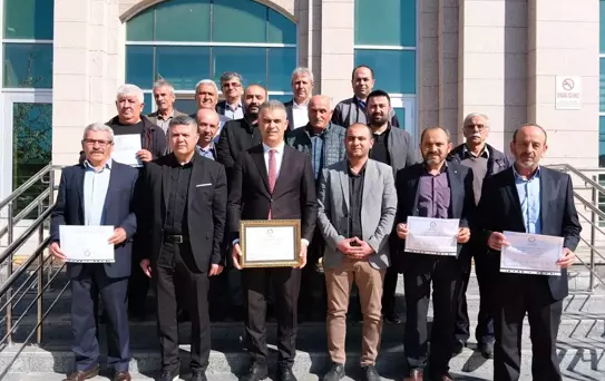 Derebucak Belediye Başkanı Ahmet Kısa, mazbatasını aldı