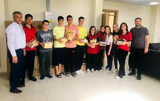 Depremin Vurduğu Hatay'da Konteyner Okula Kütüphane Kuruldu