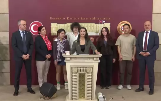 ODTÜ öğrencileri Meclis'te Bahar Şenlikleri yasağına karşı basın açıklaması yaptı
